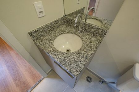 Banheiro de kitnet/studio para alugar com 1 quarto, 25m² em Pinheiros, São Paulo