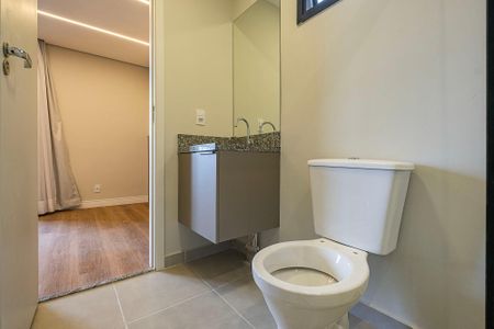 Banheiro de kitnet/studio para alugar com 1 quarto, 25m² em Pinheiros, São Paulo