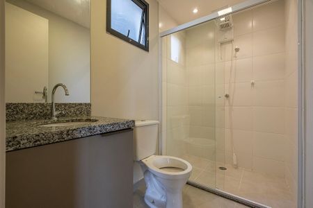 Banheiro de kitnet/studio para alugar com 1 quarto, 25m² em Pinheiros, São Paulo