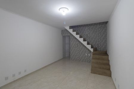 Casa à venda com 200m², 3 quartos e 2 vagas Casa à venda com 200m², 3 quartos e 2 vagasSala