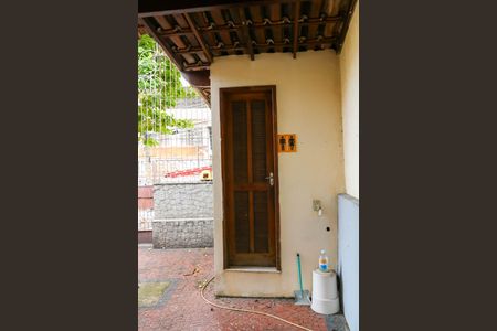 Casa à venda com 175m², 4 quartos e 2 vagas Casa à venda com 175m², 4 quartos e 2 vagasFrente da Casa