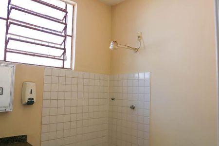 Casa à venda com 175m², 4 quartos e 2 vagas Casa à venda com 175m², 4 quartos e 2 vagasBanheiro