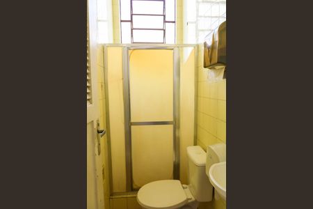 Casa à venda com 175m², 4 quartos e 2 vagas Casa à venda com 175m², 4 quartos e 2 vagasBanheiro de Serviço