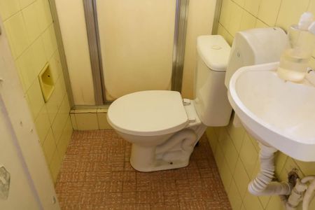 Casa à venda com 175m², 4 quartos e 2 vagas Casa à venda com 175m², 4 quartos e 2 vagasBanheiro de Serviço