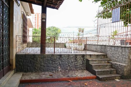 Casa à venda com 175m², 4 quartos e 2 vagas Casa à venda com 175m², 4 quartos e 2 vagasFrente da Casa