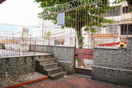 Casa à venda com 175m², 4 quartos e 2 vagas Casa à venda com 175m², 4 quartos e 2 vagasFrente da Casa