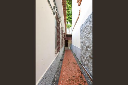 Casa à venda com 175m², 4 quartos e 2 vagas Casa à venda com 175m², 4 quartos e 2 vagaslateral