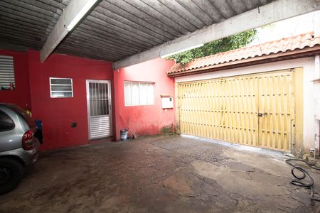 Casa à venda com 250m², 2 quartos e 4 vagas Casa à venda com 250m², 2 quartos e 4 vagasGaragem
