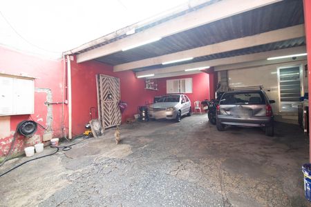 Casa à venda com 250m², 2 quartos e 4 vagas Casa à venda com 250m², 2 quartos e 4 vagasGaragem
