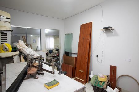 Casa à venda com 250m², 2 quartos e 4 vagas Casa à venda com 250m², 2 quartos e 4 vagasSala