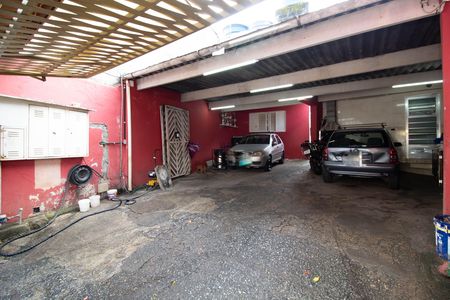 Casa à venda com 250m², 2 quartos e 4 vagas Casa à venda com 250m², 2 quartos e 4 vagasGaragem