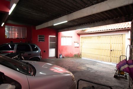 Casa à venda com 250m², 2 quartos e 4 vagas Casa à venda com 250m², 2 quartos e 4 vagasGaragem