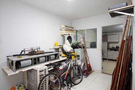 Casa à venda com 250m², 2 quartos e 4 vagas Casa à venda com 250m², 2 quartos e 4 vagasSala