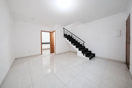 Sala de casa de condomínio para alugar com 2 quartos, 114m² em Vila Ré, São Paulo