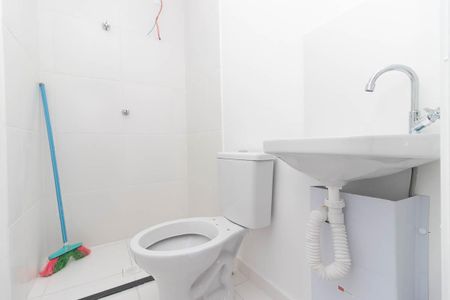 Banheiro de kitnet/studio para alugar com 1 quarto, 34m² em Vila Nilo, São Paulo