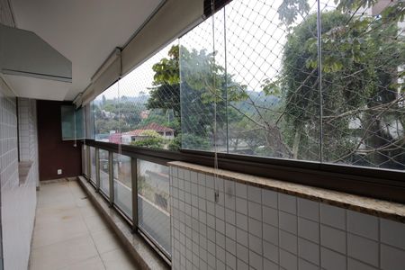 Apartamento para alugar com 122m², 4 quartos e 2 vagasVaranda