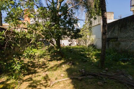 Casa à venda com 600m², 1 quarto e 2 vagas Casa à venda com 600m², 1 quarto e 2 vagasQuintal