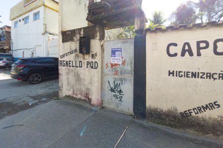Casa à venda com 600m², 1 quarto e 2 vagas Casa à venda com 600m², 1 quarto e 2 vagasFachada