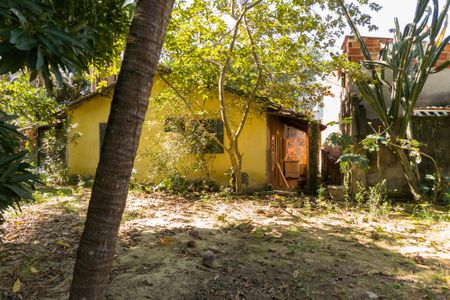 Casa à venda com 350m², 1 quarto e 2 vagas Casa à venda com 350m², 1 quarto e 2 vagasQuintal