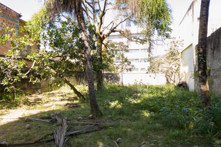 Casa à venda com 350m², 1 quarto e 2 vagas Casa à venda com 350m², 1 quarto e 2 vagasQuintal