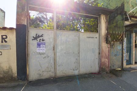 Casa à venda com 350m², 1 quarto e 2 vagas Casa à venda com 350m², 1 quarto e 2 vagasFachada
