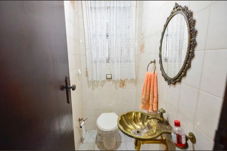 Casa à venda com 418m², 4 quartos e 2 vagas Casa à venda com 418m², 4 quartos e 2 vagasLavabo