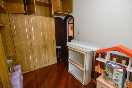 Casa à venda com 418m², 4 quartos e 2 vagas Casa à venda com 418m², 4 quartos e 2 vagasQuarto 2