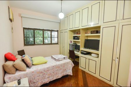 Casa à venda com 418m², 4 quartos e 2 vagas Casa à venda com 418m², 4 quartos e 2 vagasQuarto 1