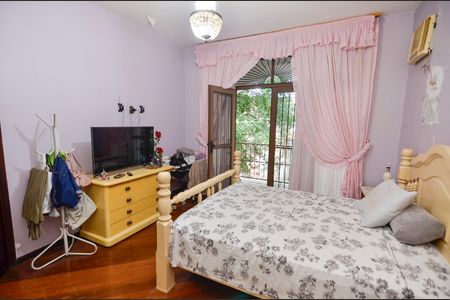 Casa à venda com 418m², 4 quartos e 2 vagas Casa à venda com 418m², 4 quartos e 2 vagasSuíte