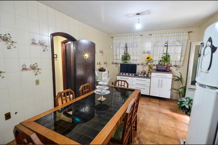 Casa à venda com 418m², 4 quartos e 2 vagas Casa à venda com 418m², 4 quartos e 2 vagasCozinha