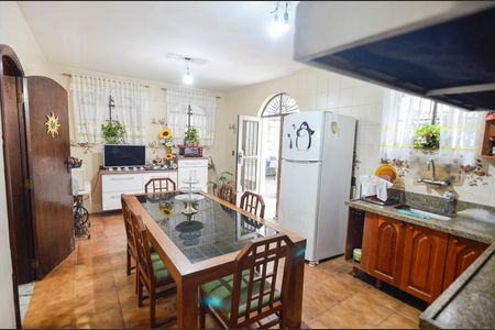 Casa à venda com 418m², 4 quartos e 2 vagas Casa à venda com 418m², 4 quartos e 2 vagasCozinha