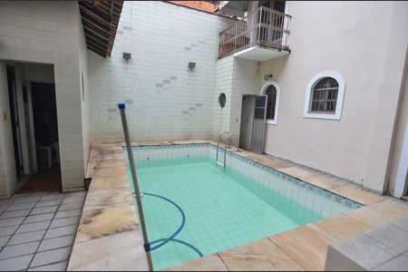 Casa à venda com 418m², 4 quartos e 2 vagas Casa à venda com 418m², 4 quartos e 2 vagasPiscina e Churrasqueira