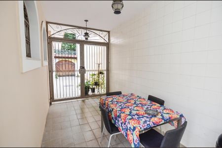 Casa à venda com 418m², 4 quartos e 2 vagas Casa à venda com 418m², 4 quartos e 2 vagasPiscina e Churrasqueira