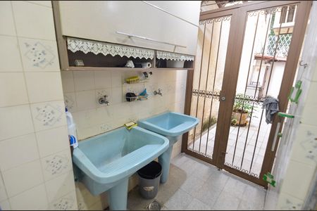 Casa à venda com 418m², 4 quartos e 2 vagas Casa à venda com 418m², 4 quartos e 2 vagasÁrea de Serviço