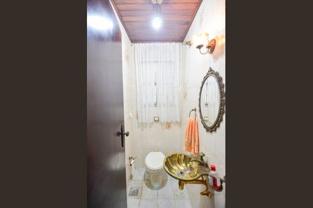 Casa à venda com 418m², 4 quartos e 2 vagas Casa à venda com 418m², 4 quartos e 2 vagasLavabo