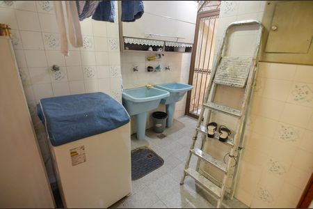 Casa à venda com 418m², 4 quartos e 2 vagas Casa à venda com 418m², 4 quartos e 2 vagasÁrea de Serviço