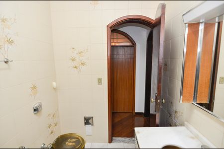 Casa à venda com 418m², 4 quartos e 2 vagas Casa à venda com 418m², 4 quartos e 2 vagasBanheiro 1