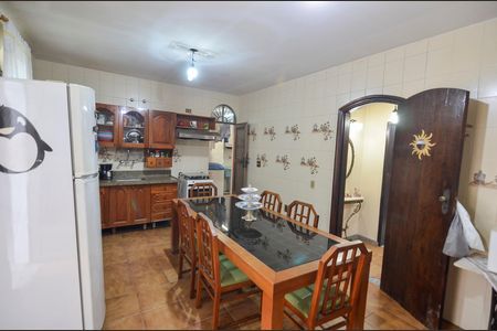 Casa à venda com 418m², 4 quartos e 2 vagas Casa à venda com 418m², 4 quartos e 2 vagasCozinha
