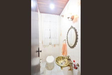 Casa à venda com 418m², 4 quartos e 2 vagas Casa à venda com 418m², 4 quartos e 2 vagasLavabo