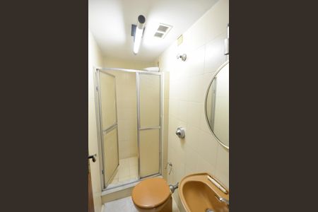 Casa à venda com 418m², 4 quartos e 2 vagas Casa à venda com 418m², 4 quartos e 2 vagasBanheiro de serviço
