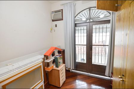 Casa à venda com 418m², 4 quartos e 2 vagas Casa à venda com 418m², 4 quartos e 2 vagasQuarto 2