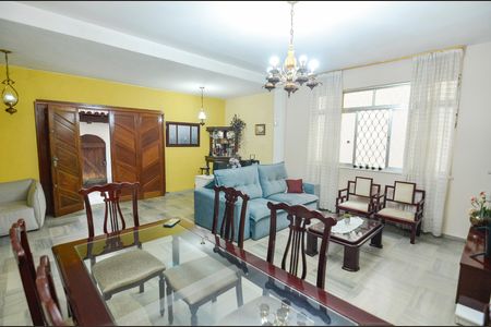 Casa à venda com 418m², 4 quartos e 2 vagas Casa à venda com 418m², 4 quartos e 2 vagasSala 1