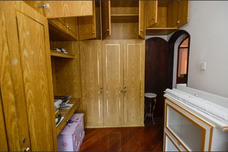 Casa à venda com 418m², 4 quartos e 2 vagas Casa à venda com 418m², 4 quartos e 2 vagasQuarto 2