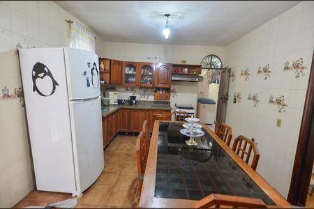 Casa à venda com 418m², 4 quartos e 2 vagas Casa à venda com 418m², 4 quartos e 2 vagasCozinha