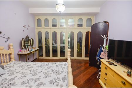 Casa à venda com 418m², 4 quartos e 2 vagas Casa à venda com 418m², 4 quartos e 2 vagasSuíte
