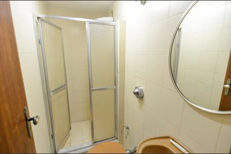 Casa à venda com 418m², 4 quartos e 2 vagas Casa à venda com 418m², 4 quartos e 2 vagasBanheiro de serviço