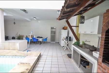 Casa à venda com 418m², 4 quartos e 2 vagas Casa à venda com 418m², 4 quartos e 2 vagasPiscina e Churrasqueira