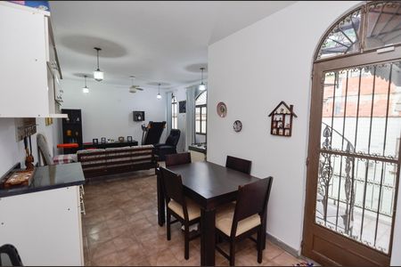 Casa à venda com 418m², 4 quartos e 2 vagas Casa à venda com 418m², 4 quartos e 2 vagasSala 2