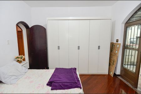 Casa à venda com 418m², 4 quartos e 2 vagas Casa à venda com 418m², 4 quartos e 2 vagasQuarto 3