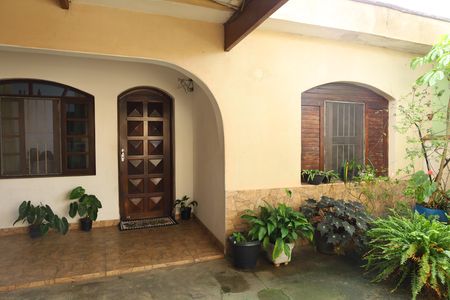Casa à venda com 320m², 2 quartos e 3 vagasCasa 1 - Varanda